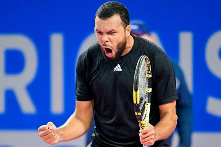 Jo Wilfried Tsonga returns to victory in Montpellier